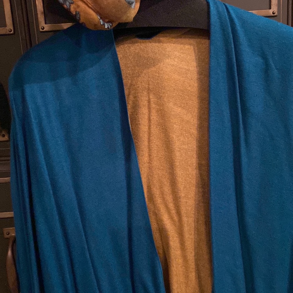 Rayon Cape - Picture 3 of 5